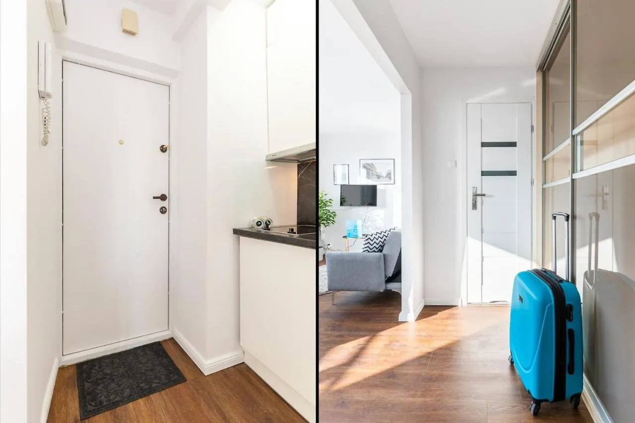 Rent Like Home - Zlota 11 Warsaw Apartment