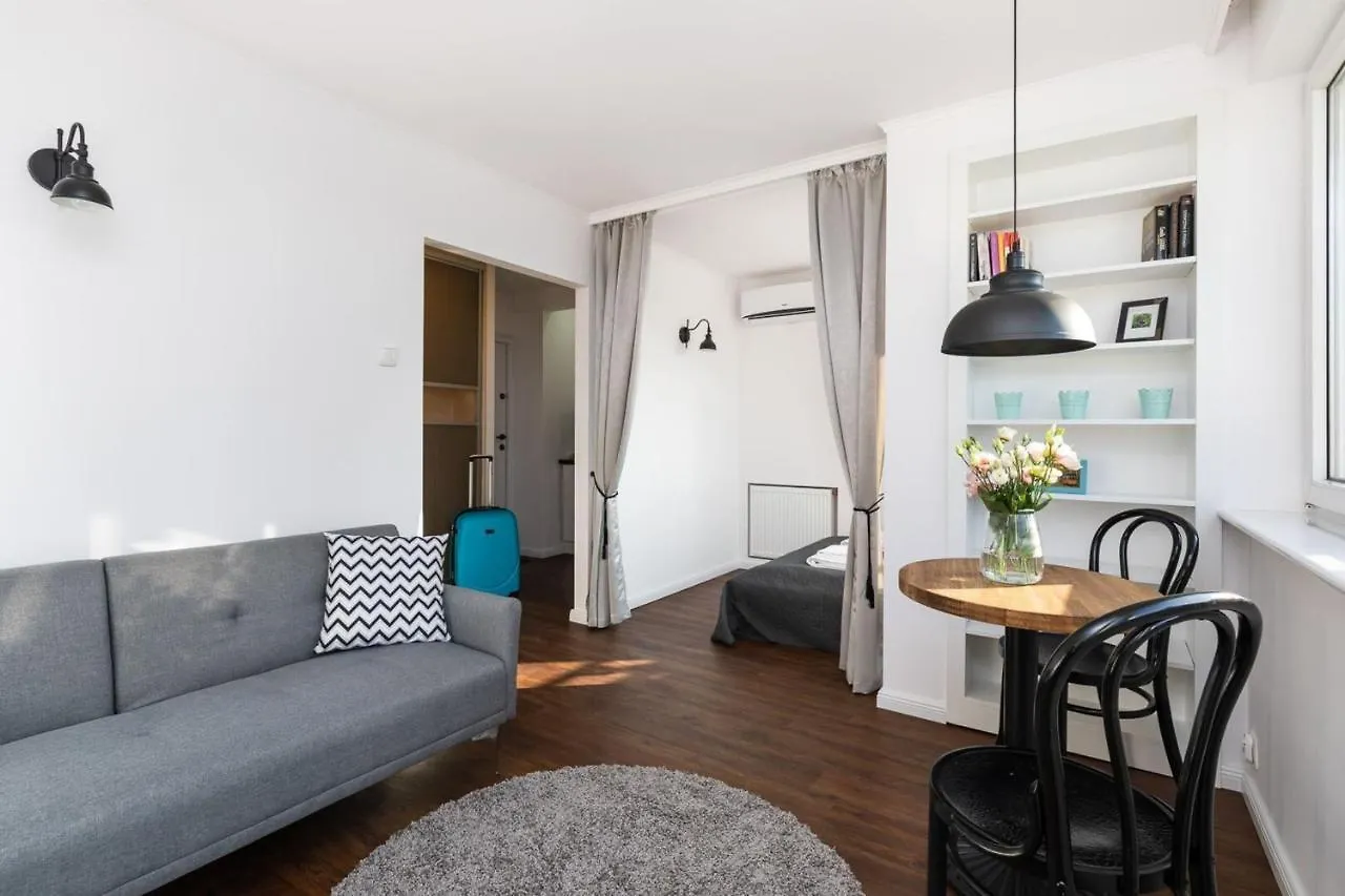 Rent Like Home - Zlota 11 Warsaw Apartment